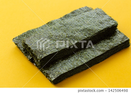 Roasted seaweed Roasted seaweed 142506498