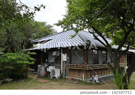 Fukue Island in the Goto Islands: "Samurai Residence Street" that retains the atmosphere of a castle town. 142507751
