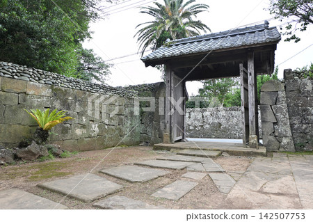 五島列島的福江島:“武士宅邸街”,保留著城下町的氛圍。 五島列島的福江島:“武士宅邸街”,保留著城下町的氛圍。 142507753
