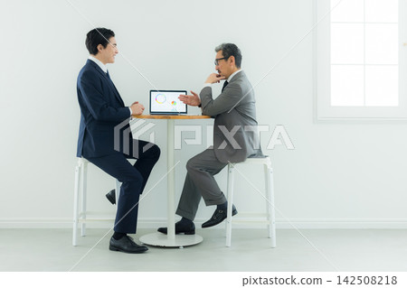 兩個商人 兩個商人 142508218