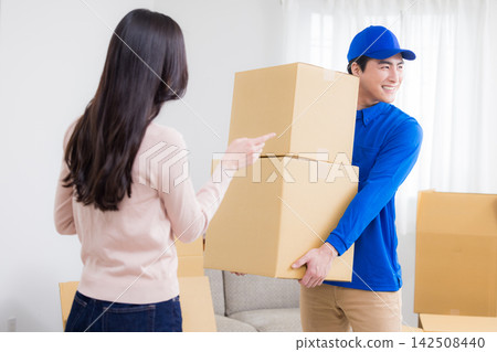 A woman moving and staff A woman moving and staff 142508440