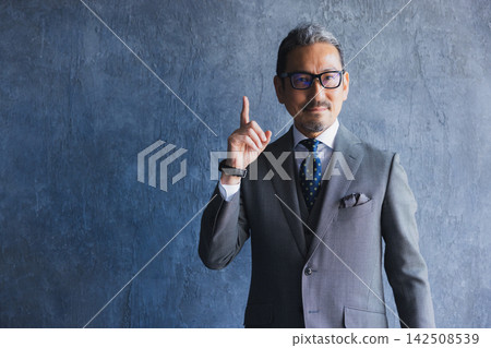 指向手指的一個人 指向手指的一個人 142508539