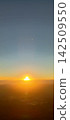 從雲層出來的太陽升起 142509550