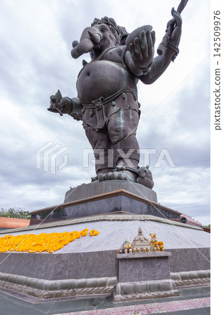 Large standing Lord Ganesha bronze sculpture against blue sky, famous landmark in Chachoengsao, Thailand Large standing Lord Ganesha bronze sculpture against blue sky, famous landmark in Chachoengsao, Thailand 142509976