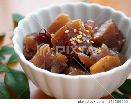 Konjac and burdock root kinpira Konjac and burdock root kinpira 142509993
