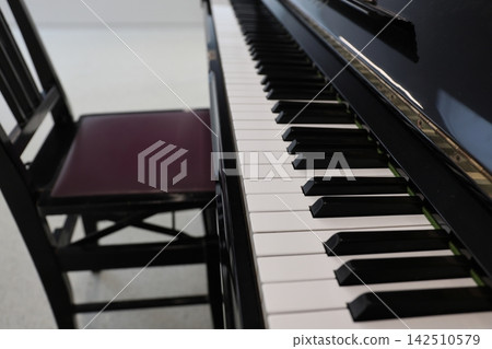 piano keyboard piano keyboard 142510579