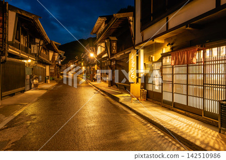 Nagano Prefecture, Nakasendo, Narai-juku townscape, evening view, night view Nagano Prefecture, Nakasendo, Narai-juku townscape, evening view, night view 142510986