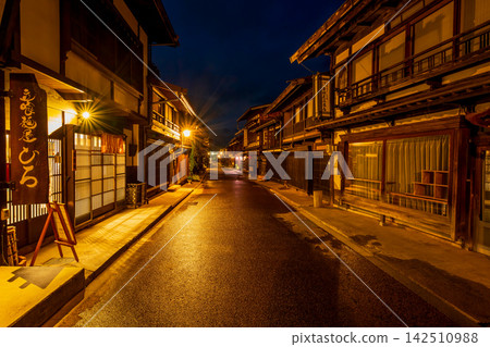 Nagano Prefecture, Nakasendo, Narai-juku townscape, evening view, night view Nagano Prefecture, Nakasendo, Narai-juku townscape, evening view, night view 142510988