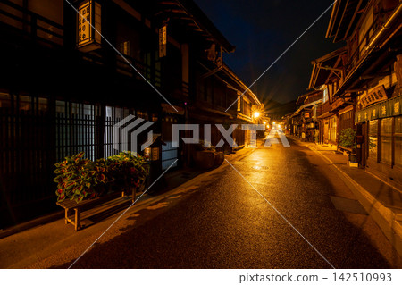 長野縣,中山道,奈良井宿的街景,夜景,夜景 長野縣,中山道,奈良井宿的街景,夜景,夜景 142510993