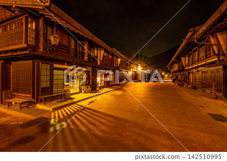長野縣,中山道,奈良井宿的街景,夜景,夜景 長野縣,中山道,奈良井宿的街景,夜景,夜景 142510995