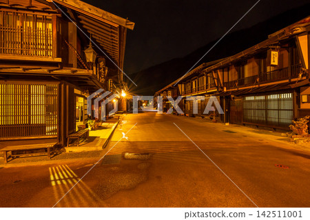 Nagano Prefecture, Nakasendo, Narai-juku townscape, evening view, night view Nagano Prefecture, Nakasendo, Narai-juku townscape, evening view, night view 142511001
