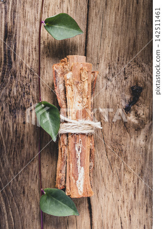 Plant of Amazonian origin, traditional medicine Cat's Claw Plant of Amazonian origin, traditional medicine Cat's Claw 142511461