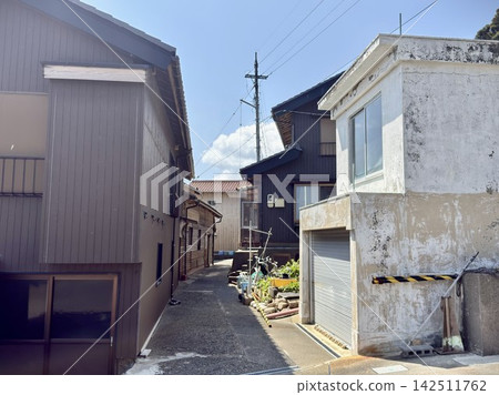Summer at Tateishi Fishing Port: An Old Residential Area Summer at Tateishi Fishing Port: An Old Residential Area 142511762