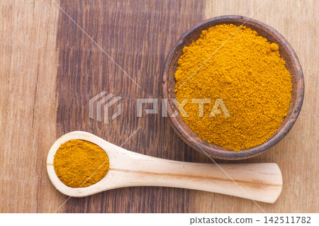 turmeric powder and roots turmeric powder and roots 142511782