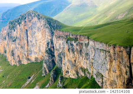 Mountain landscape viewed from above Mountain landscape viewed from above 142514108