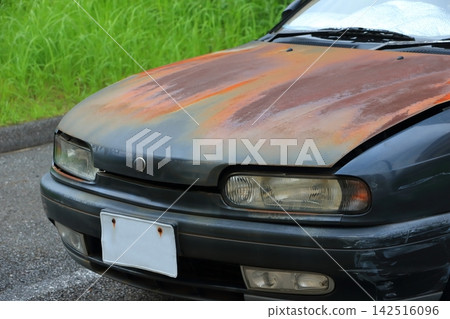 Image of a rusty car hood Image of a rusty car hood 142516096