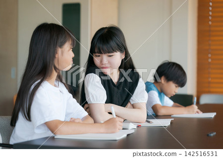 小學和國中學生學習 142516531