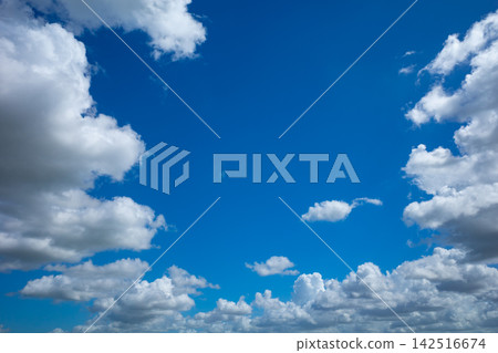 White clouds drifting in the summer sky and wind a-1 White clouds drifting in the summer sky and wind a-1 142516674