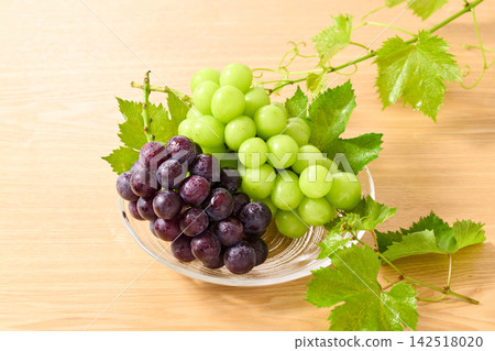 Shine Muscat and Kyoho Shine Muscat and Kyoho 142518020
