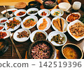韓國料理和各種小菜 142519396