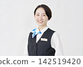 女性員工，接待員/巴士導遊，白色背景，肖像照。 142519420