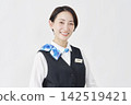 女性員工，接待員/巴士導遊，白色背景，肖像照。 142519421