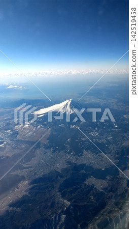 從高處眺望富士山 142519458