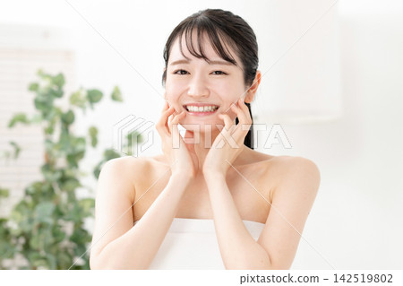 年輕女性的美麗形象 142519802