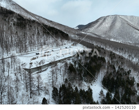 【航拍】冬日荻原展望台及雪山公路風景 / 北海道鹿尾町 【航拍】冬日荻原展望台及雪山公路風景 / 北海道鹿尾町 142520110