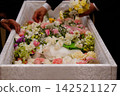 A rose full of flowers 142521127