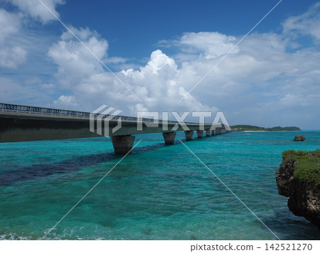 A scenic drive along the sea leading to Ikema Island. The Ikema Bridge stands out against the emerald green sea. A scenic drive along the sea leading to Ikema Island. The Ikema Bridge stands out against the emerald green sea. 142521270