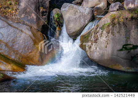 [Autumn Scenery] Autumn scenery of Shosenkyo Gorge and its walking trails [Yamanashi Prefecture] 142521449