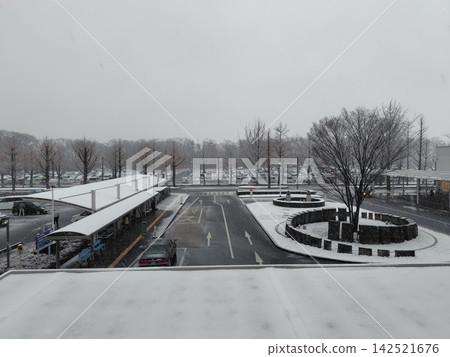 Snowy roads and parking lot in front of the hospital / Snowy Hospital Grounds Snowy roads and parking lot in front of the hospital / Snowy Hospital Grounds 142521676