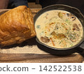 Freshly baked, crispy pie and a creamy stew with plenty of vegetables. 142522538