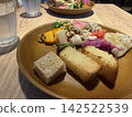 A healthy one-plate lunch featuring a variety of colorful vegetables. 142522539