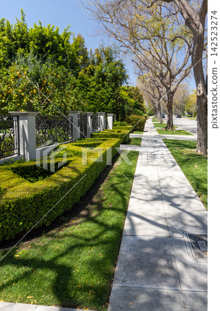 Suburban street with houses in the Los Angeles area Suburban street with houses in the Los Angeles area 142523274
