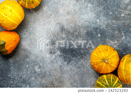 Halloween gingerbread cookies with autumn pumpkins and leaves Halloween gingerbread cookies with autumn pumpkins and leaves 142523293