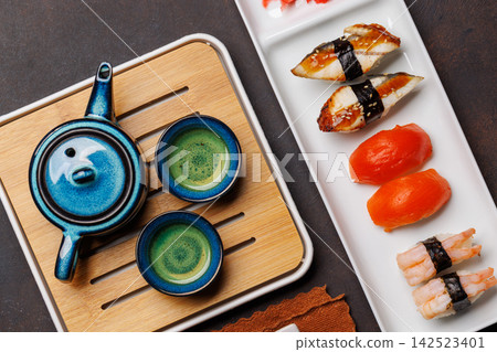 Sushi set with tea and small teapot 142523401