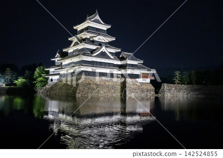 Night view of Matsumoto Castle reflecting in the water, Japan Night view of Matsumoto Castle reflecting in the water, Japan 142524855