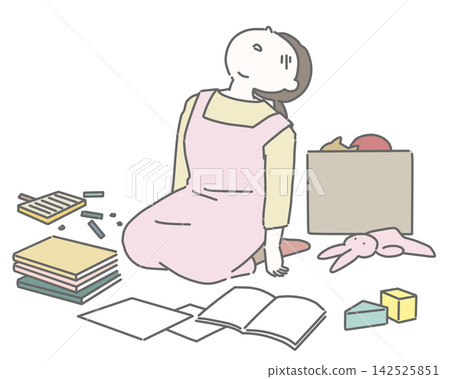 一名幼兒園女工作人員看到散落的玩具，驚恐地後退。 142525851