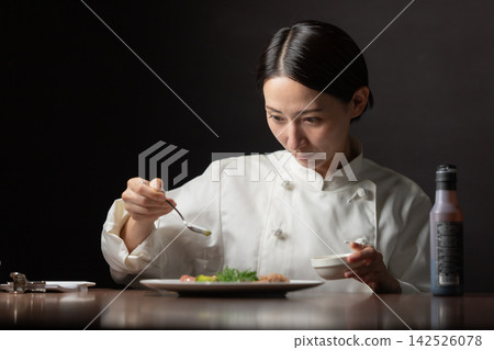 Female chef Female chef 142526078