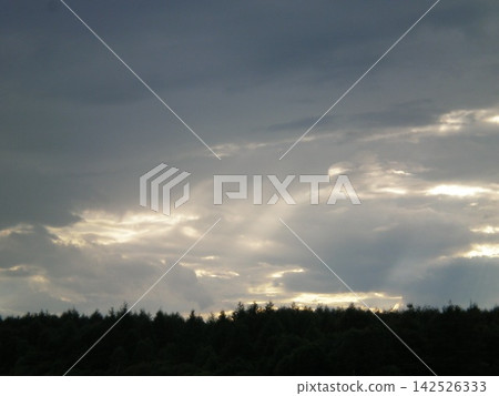 夏日的天空 142526333