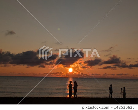 在海上日落 在海上日落 142526623