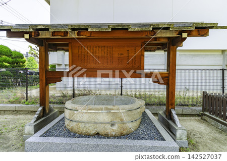 Osaka, Tennoji, Shitennoji Temple, Stone Basin, Osaka City, Osaka Prefecture Osaka, Tennoji, Shitennoji Temple, Stone Basin, Osaka City, Osaka Prefecture 142527037