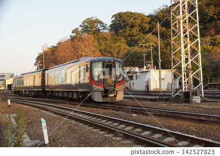 清晨的德島站列車車輛段(機車2700系列) 清晨的德島站列車車輛段(機車2700系列) 142527823