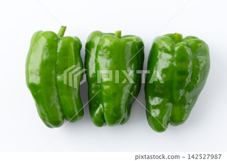 Thick-fleshed organically grown bell peppers Thick-fleshed organically grown bell peppers 142527987