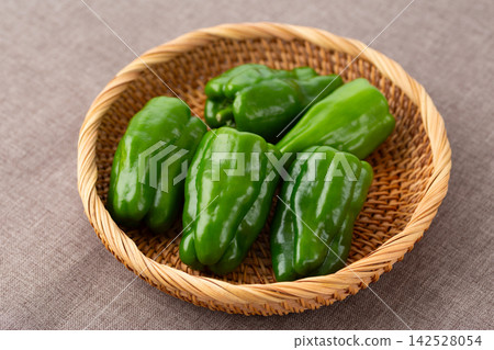 肉質厚實的有機種植甜椒 肉質厚實的有機種植甜椒 142528054