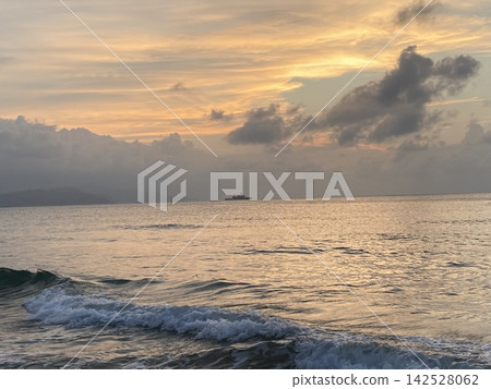 在海上日落 在海上日落 142528062
