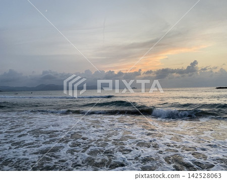 暮色的大海 142528063
