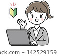 A female employee giving instructions in front of a computer, displaying a beginner driver's mark. 142529159